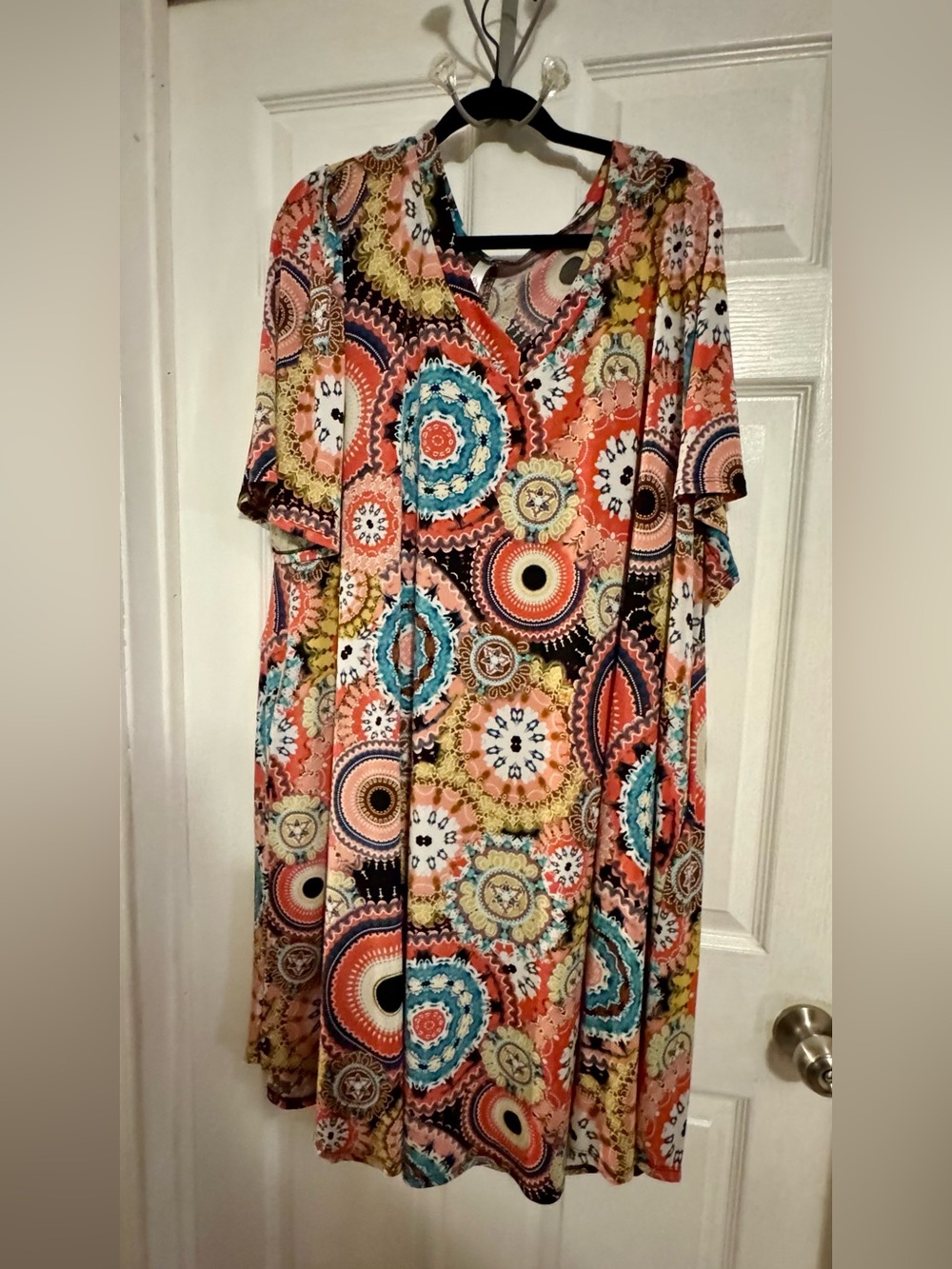 Multicolor Medallion V‑Neck Midi Dress With Pockets